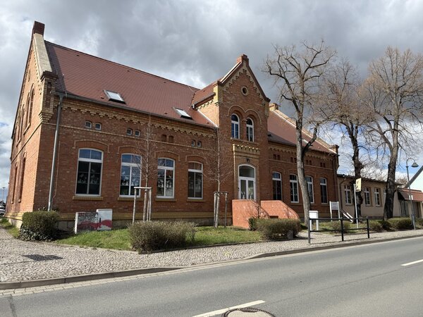 Bild vergr&ouml;&szlig;ern: Auf dem Bild ist die Grundschule Röblingen am See zu sehen.