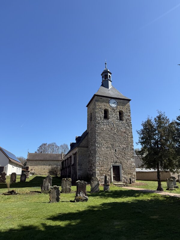 Bild vergr&ouml;&szlig;ern: Auf dem Bild ist die St. Susanna Kirche in Dederstedt zu sehen.