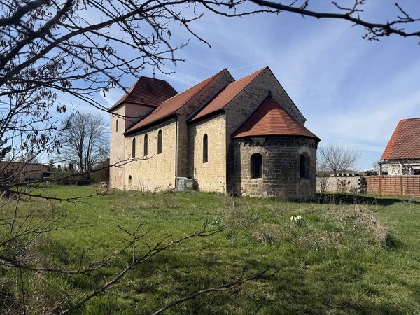Bild vergr&ouml;&szlig;ern: Auf dem Bild ist die St. Nicolai Kirche in Röblingen am See III zu sehen.
