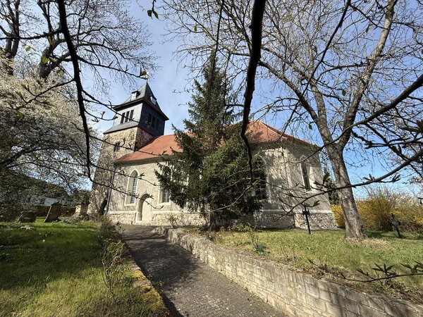 Bild vergr&ouml;&szlig;ern: Auf dem Bild ist die St. Andreas und Stephani Kirche in Wansleben am See zu sehen.