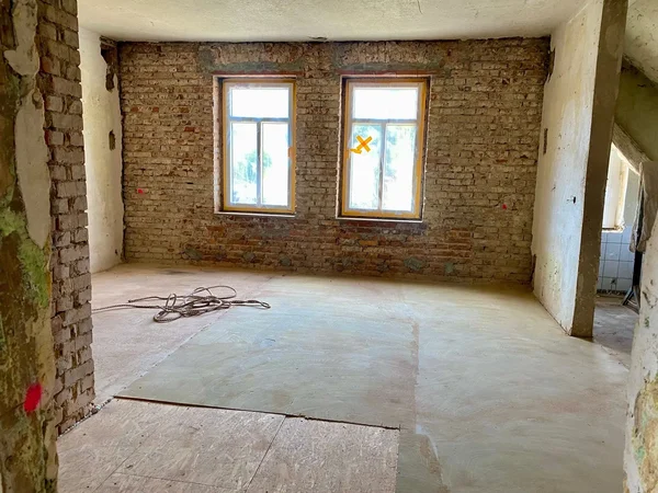 Bild vergr&ouml;&szlig;ern: Auf dem Bild ist ein Raum der Kita Erdeborn im Rohbau zu sehen.