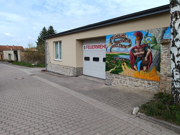 Bild vergr&ouml;&szlig;ern: Feuerwehrgerätehaus Aseleben frontal