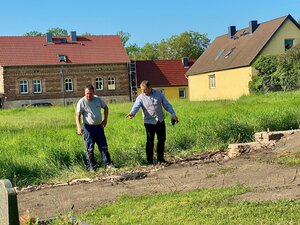 Bild vergr&ouml;&szlig;ern: Friedhof Röblingen, Besprechung wegen Einfriedung