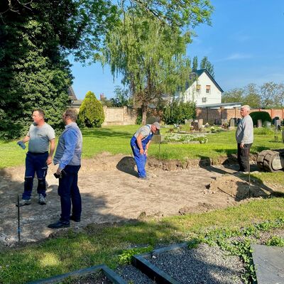 Friedhof Röblingen, Pflasterarbeiten für halbanonyme Bestattung