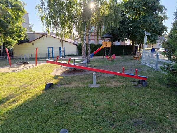 Bild vergr&ouml;&szlig;ern: Spielplatz Amsdorf neu 1